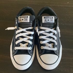 Kids black lowtop Converse size 4.5